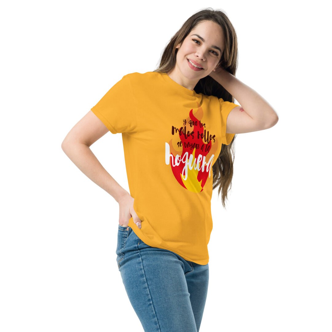 Camiseta "Y Que los Malos Rollos se Vayan a la Hoguera" - Imagen 3